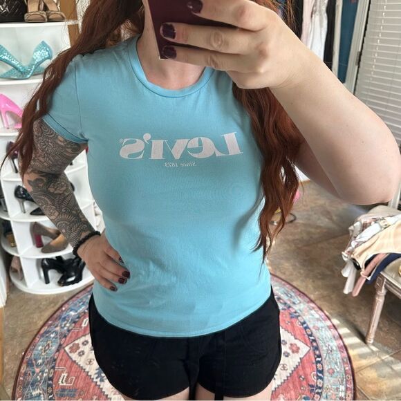 Levi’s Baby Blue T-Shirt Size Small - Picture 2 of 11